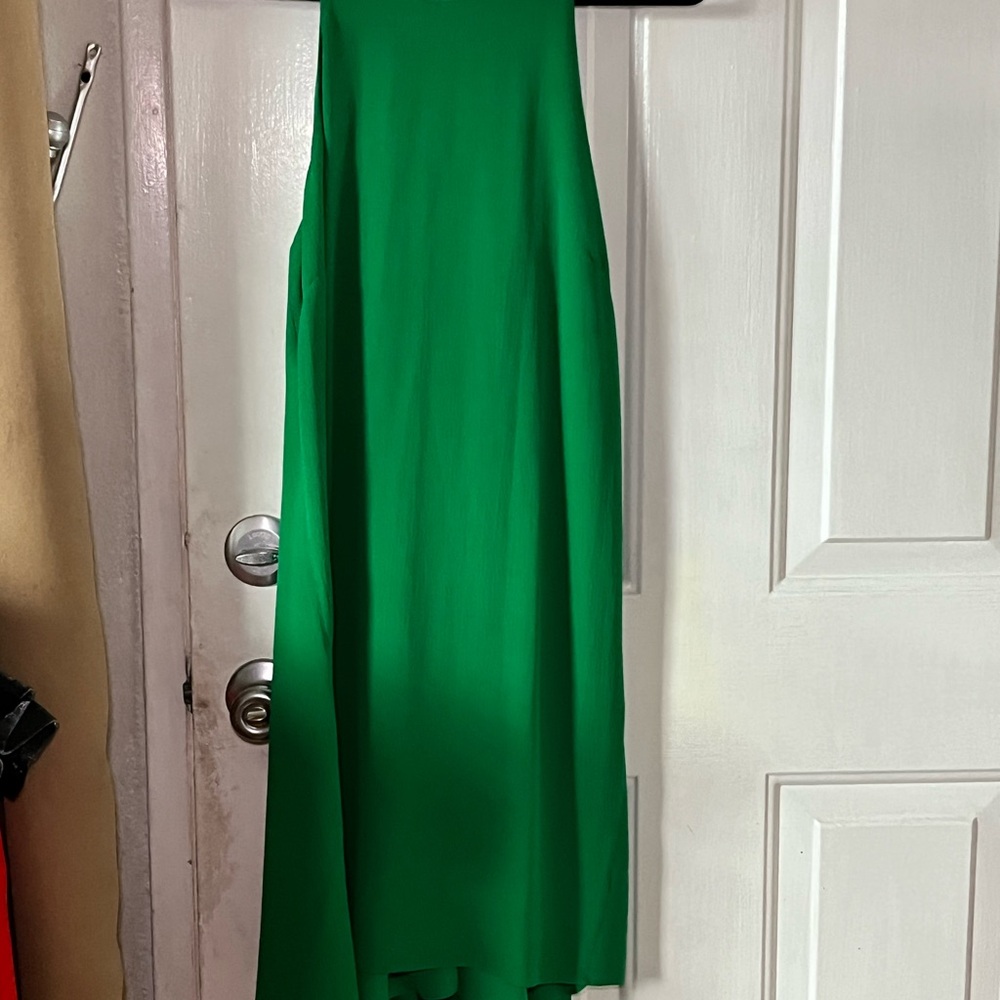 Kelly Green Mossimo Halter Style Swing mini
Dress size Small